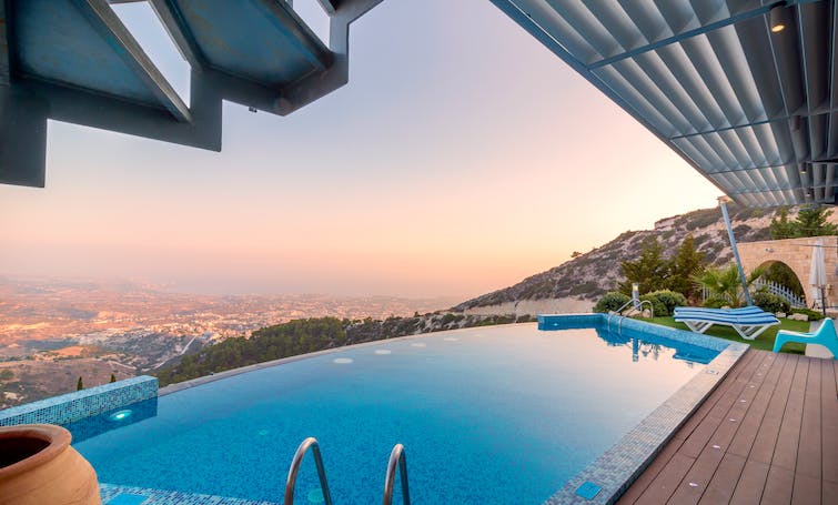 Top Pools Outdoor Trends for Elegant Yards
